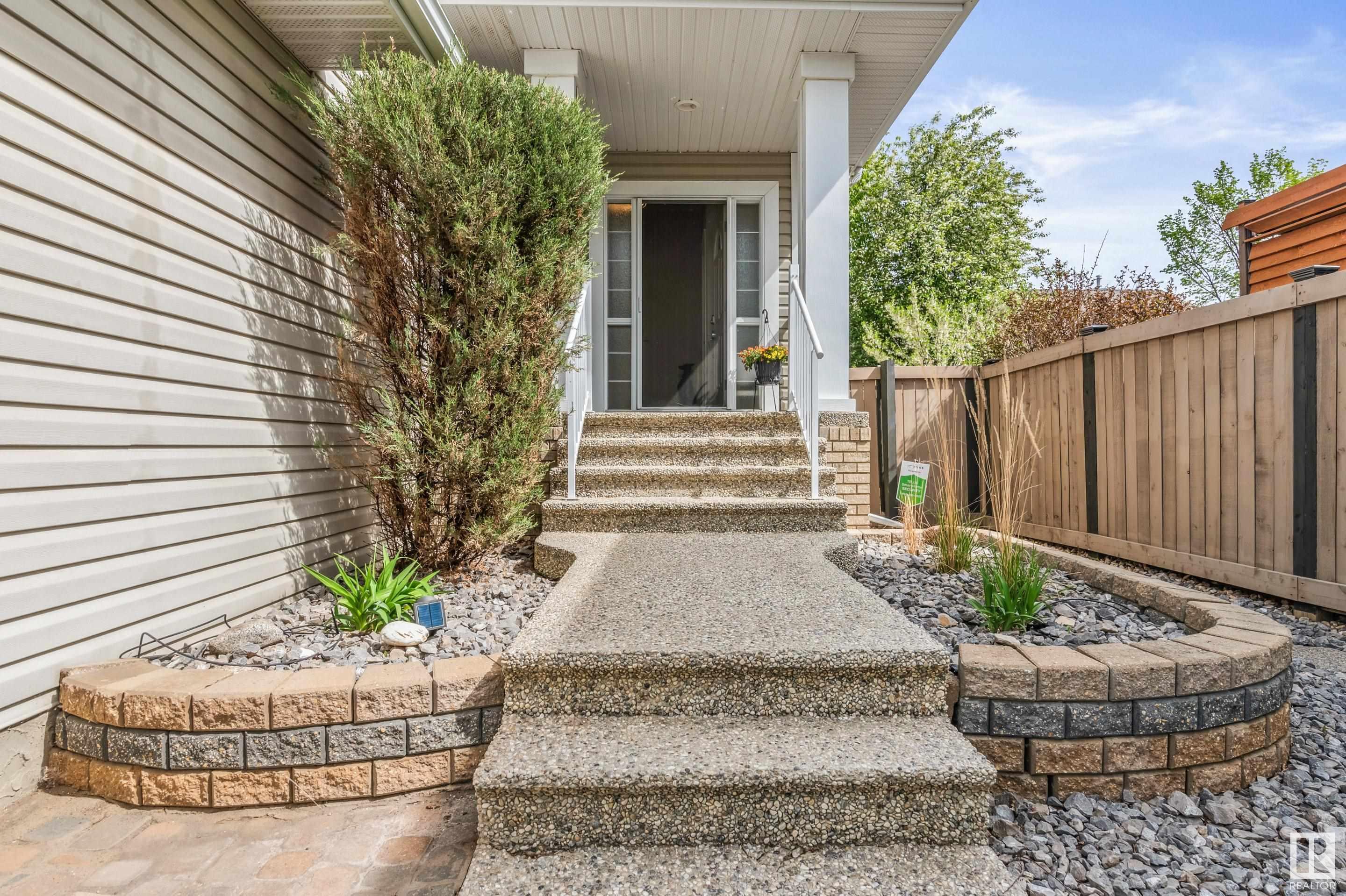 1538 PALMER Close NW, Edmonton, Alberta T5T6W3 For Sale HouseSigma