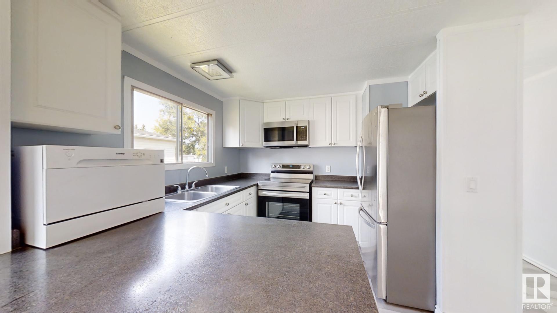 33 Maple Ridge Drive Northwest, Edmonton, Alberta T6P1A6 For Sale