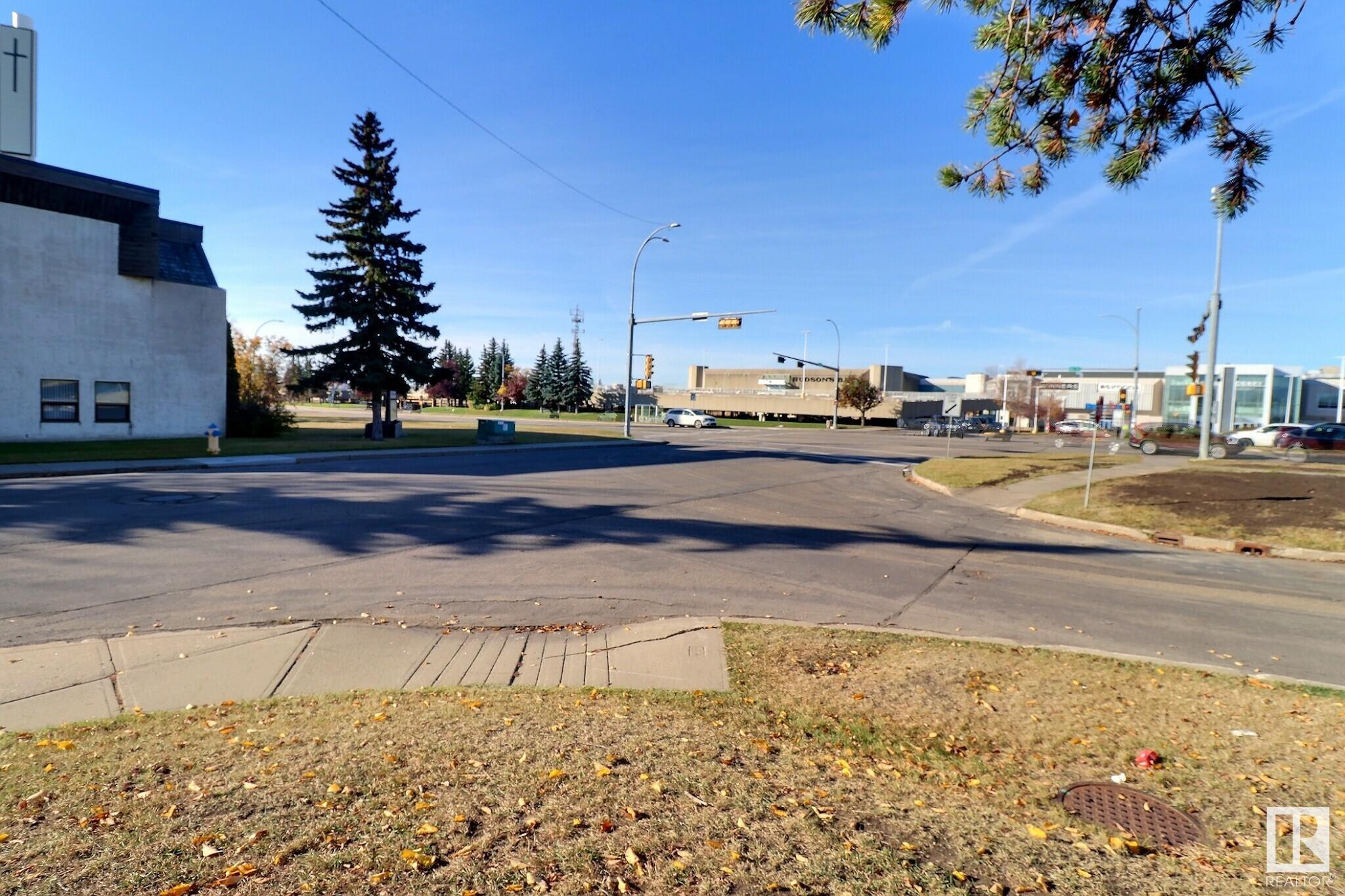 106 VILLAGE ON THE GREEN Green NW, Edmonton, Alberta T5A1H2 For Sale