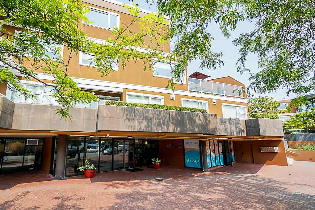 104 15213 PACIFIC AVENUE, White Rock, British Columbia V4B1P8 Sold