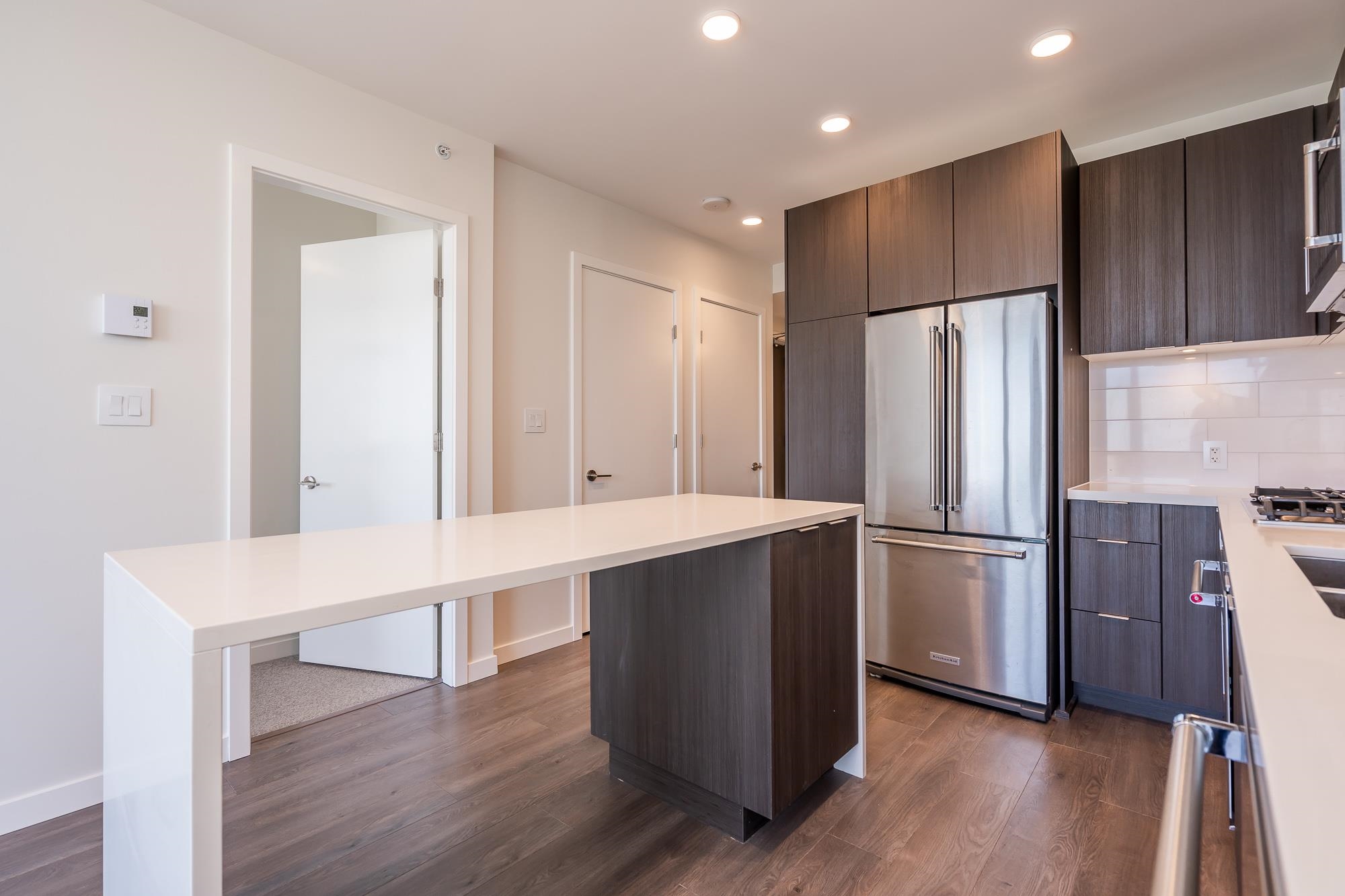 2301 530 WHITING WAY, Coquitlam, BC Apartment/Condo Sold price