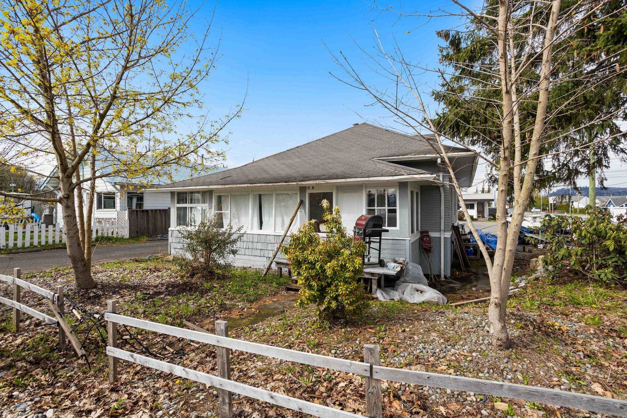 34595 2 AVENUE, Abbotsford, British Columbia V2S8B7 Listing History