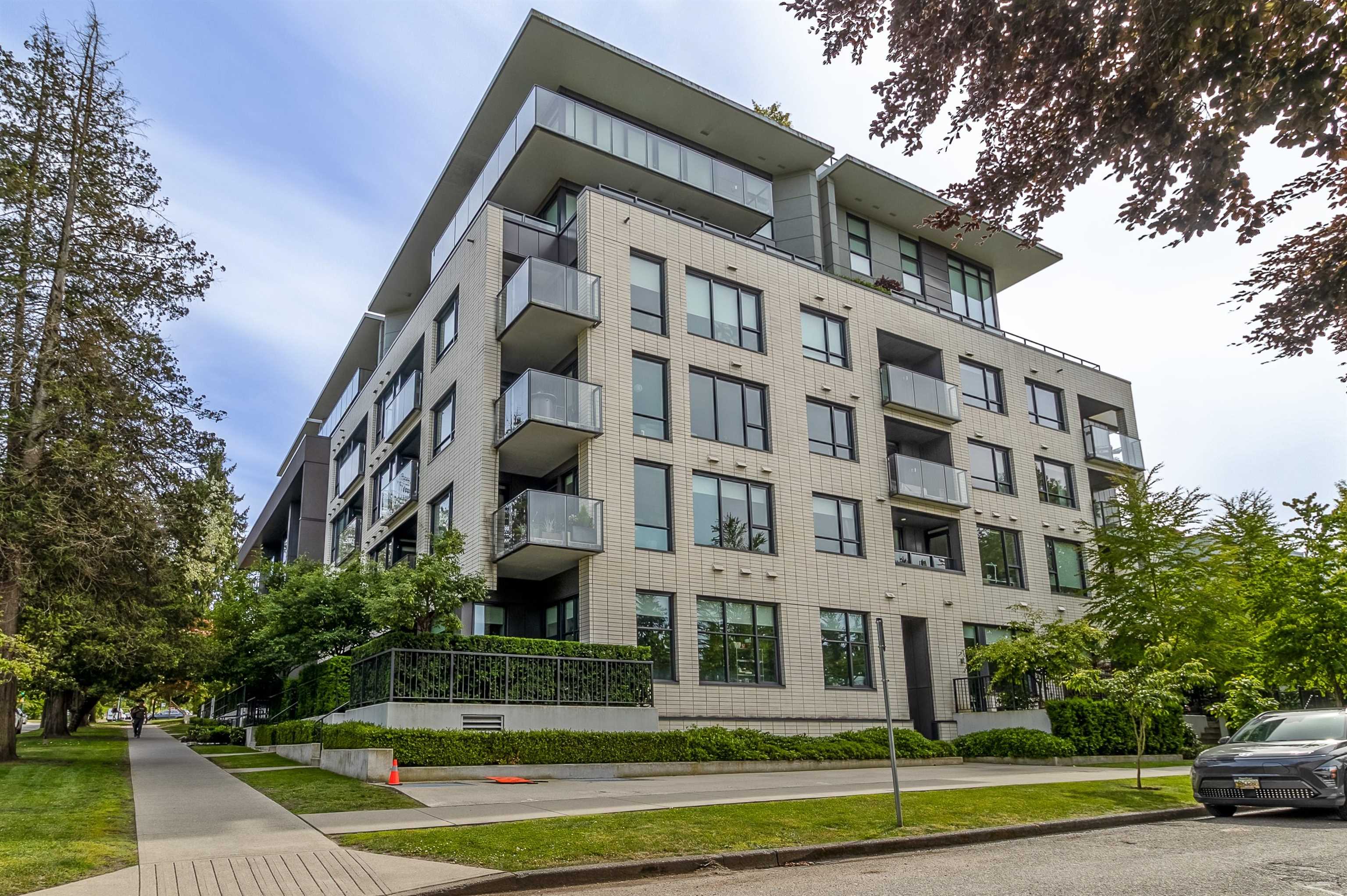 705 4427 CAMBIE STREET, Vancouver, British Columbia V5Z2Y8 For Sale