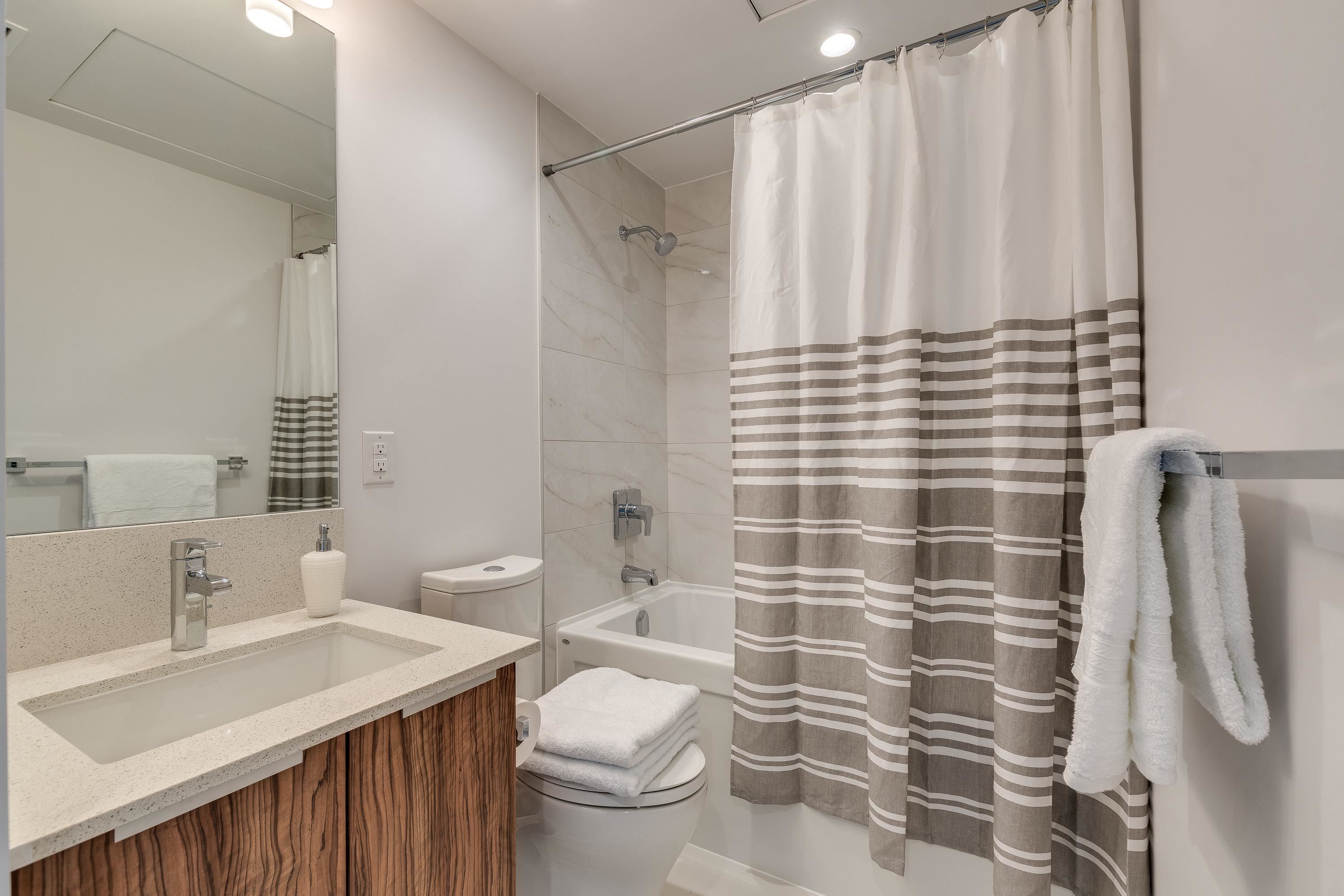 Unit 1506 - 1283 Howe Street, Vancouver 3