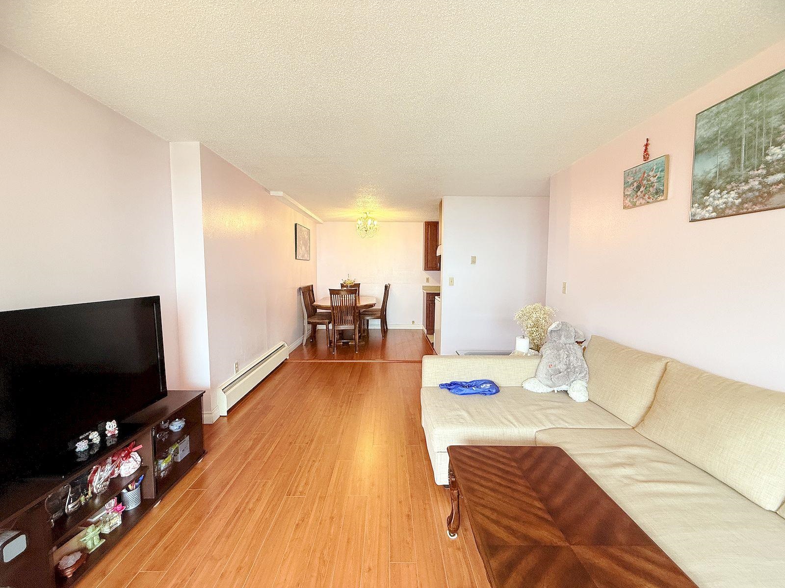 6380 Buswell St Richmond, Richmond 3
