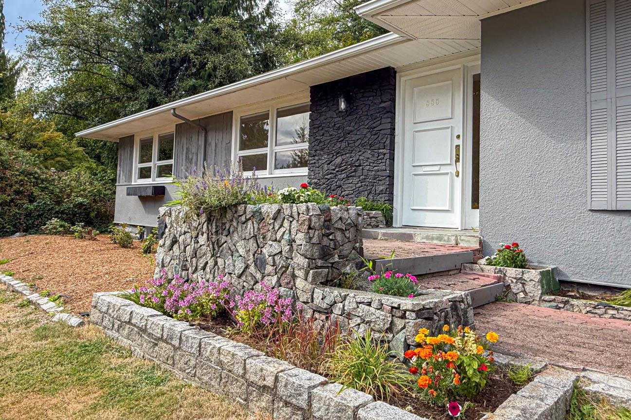 555 Stevens Drive, West Vancouver 2