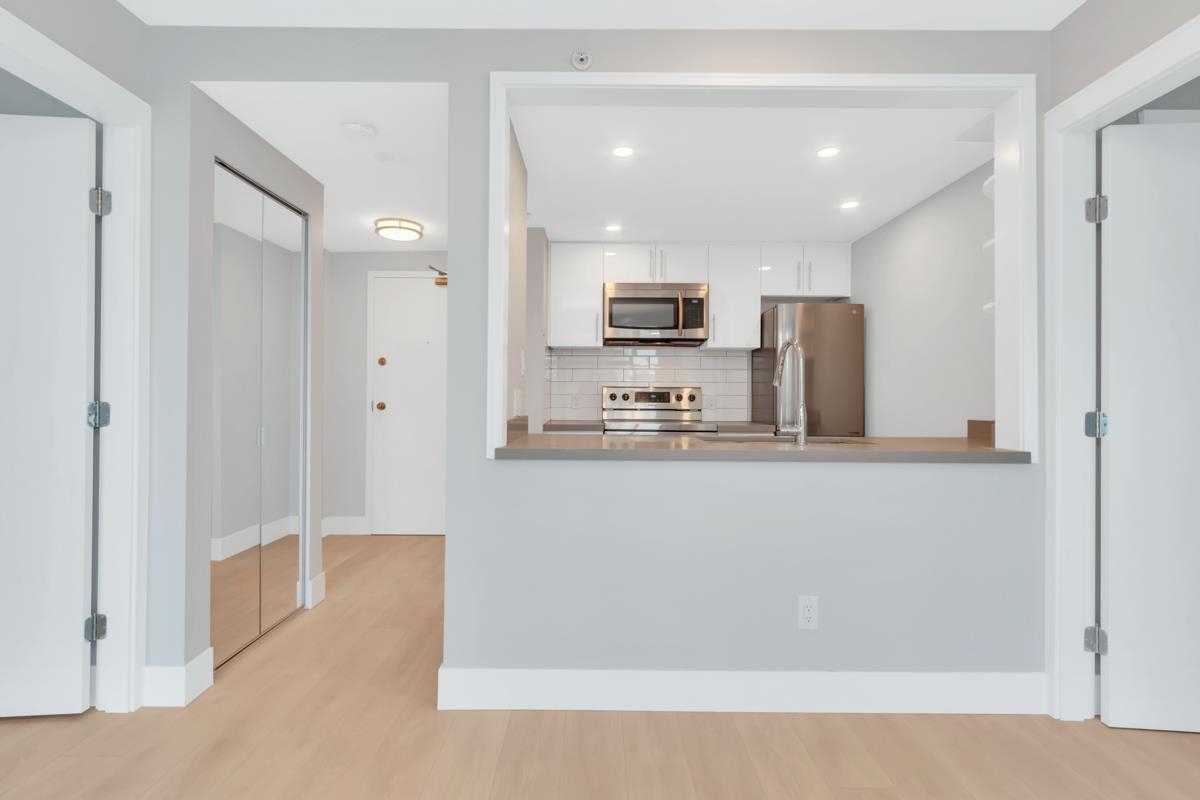 Unit 2503 - 438 Seymour Street, Vancouver 4