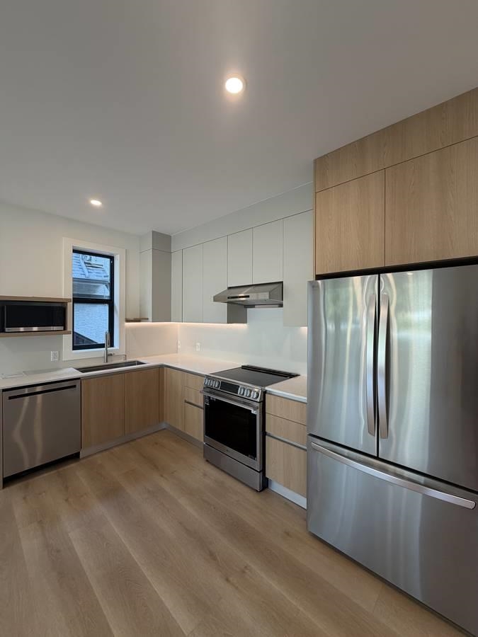 Unit Basement - 9X3 Suite Westmount Drive, Port Moody 2