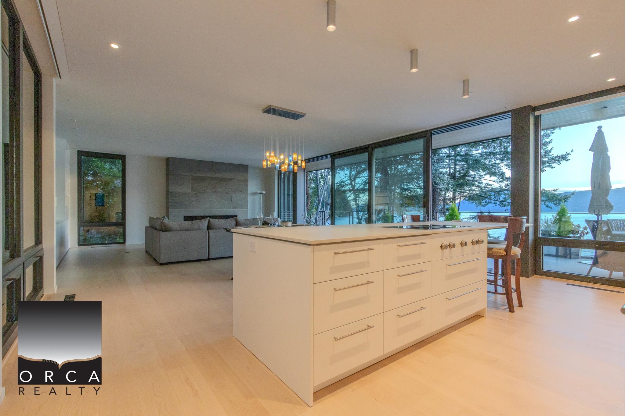 Unit Main - 8885 Lawrence Way, West Vancouver 3