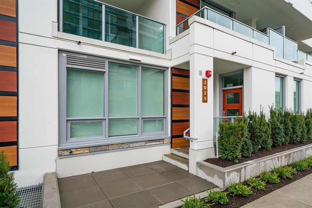 2025 Curling Road, North Vancouver 4