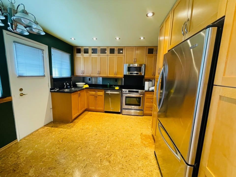 900 Cornell Avenue, Coquitlam 3