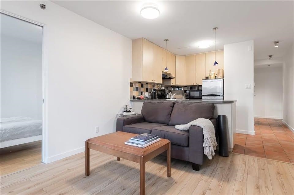 Unit 807 - 819 Hamilton Street, Vancouver 5