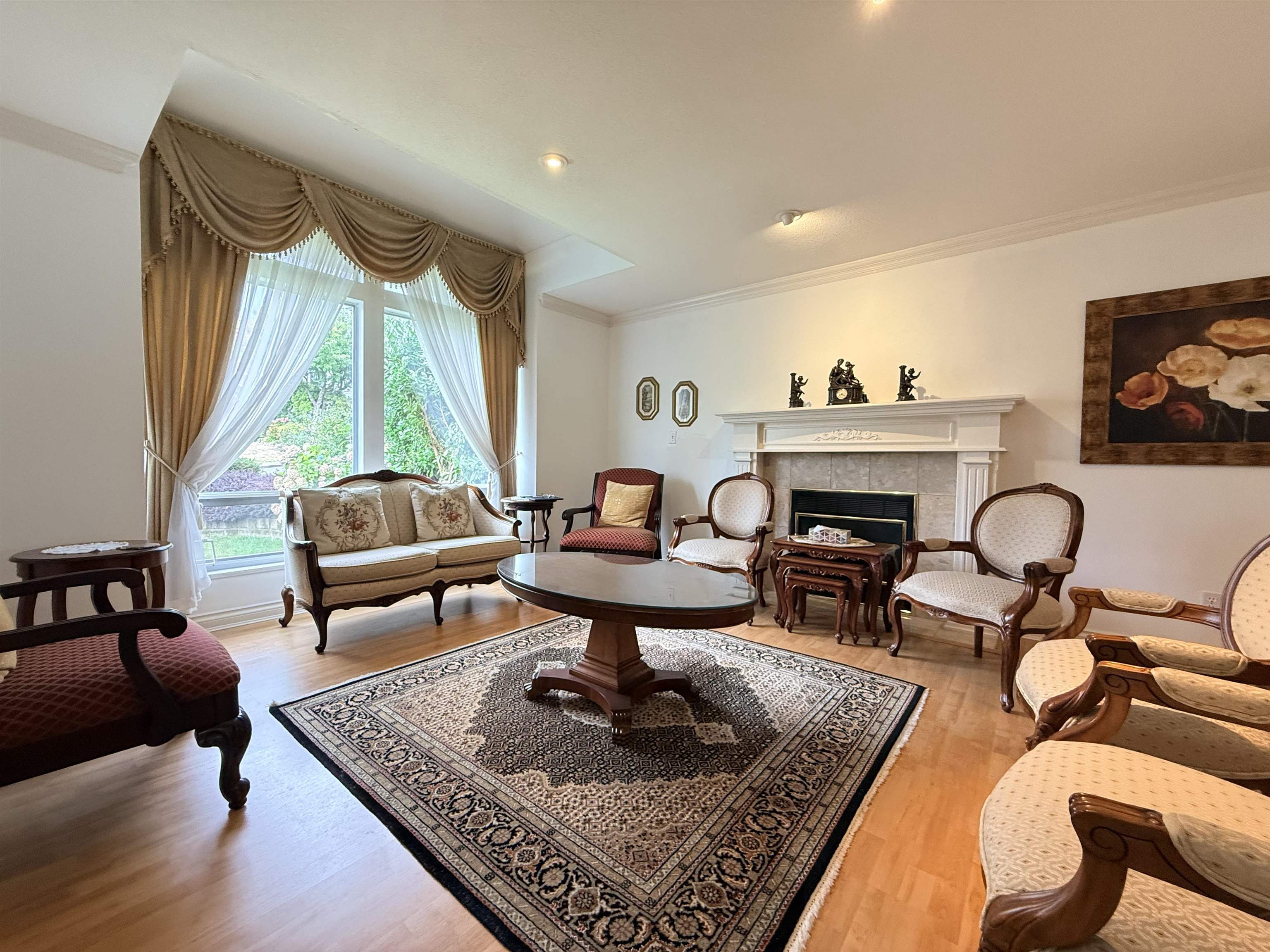 Unit Main House - 335 27th Street W, North Vancouver 2