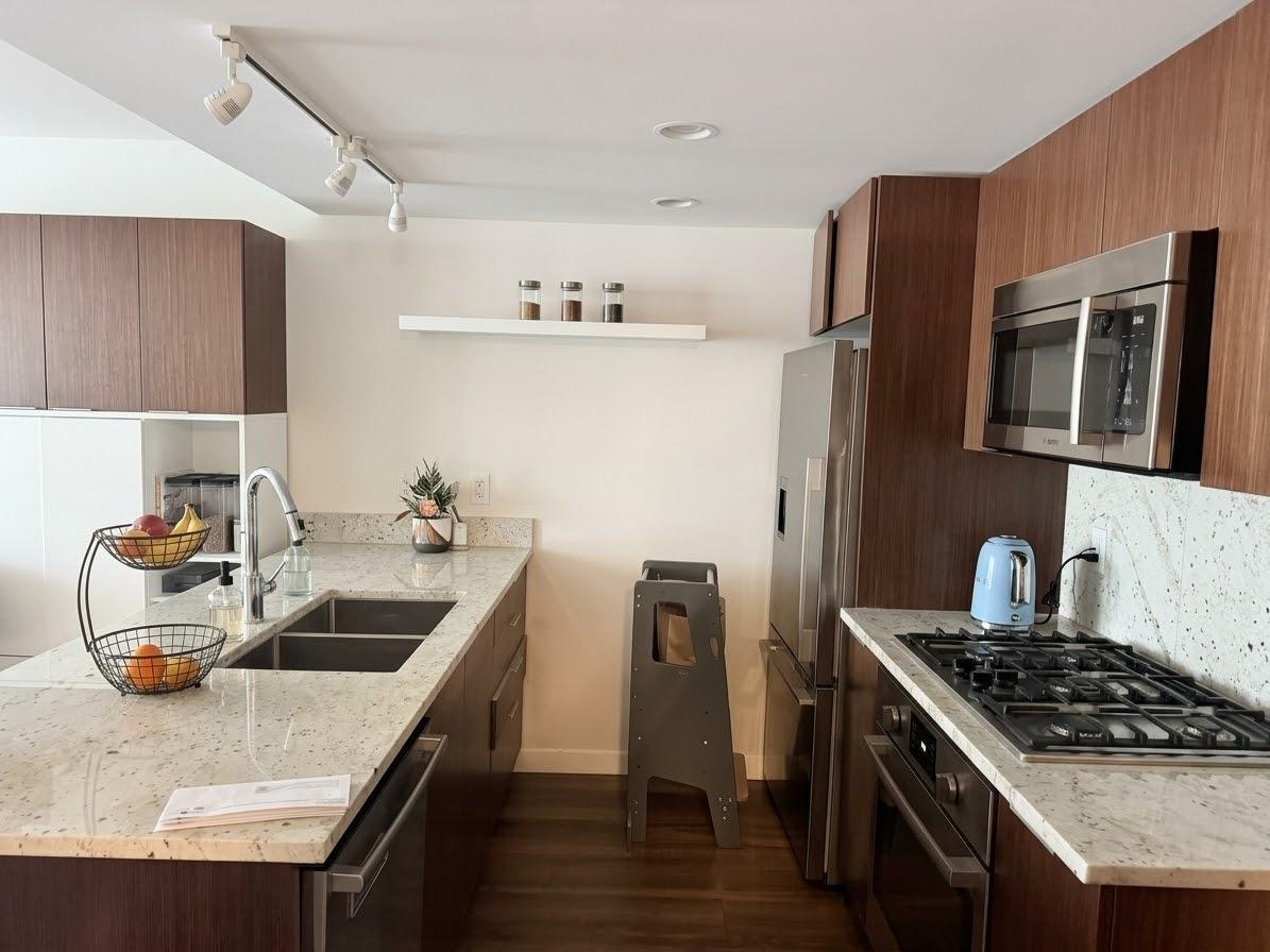 Unit 8XX - 8699 Hazelbridge Way, Richmond 3