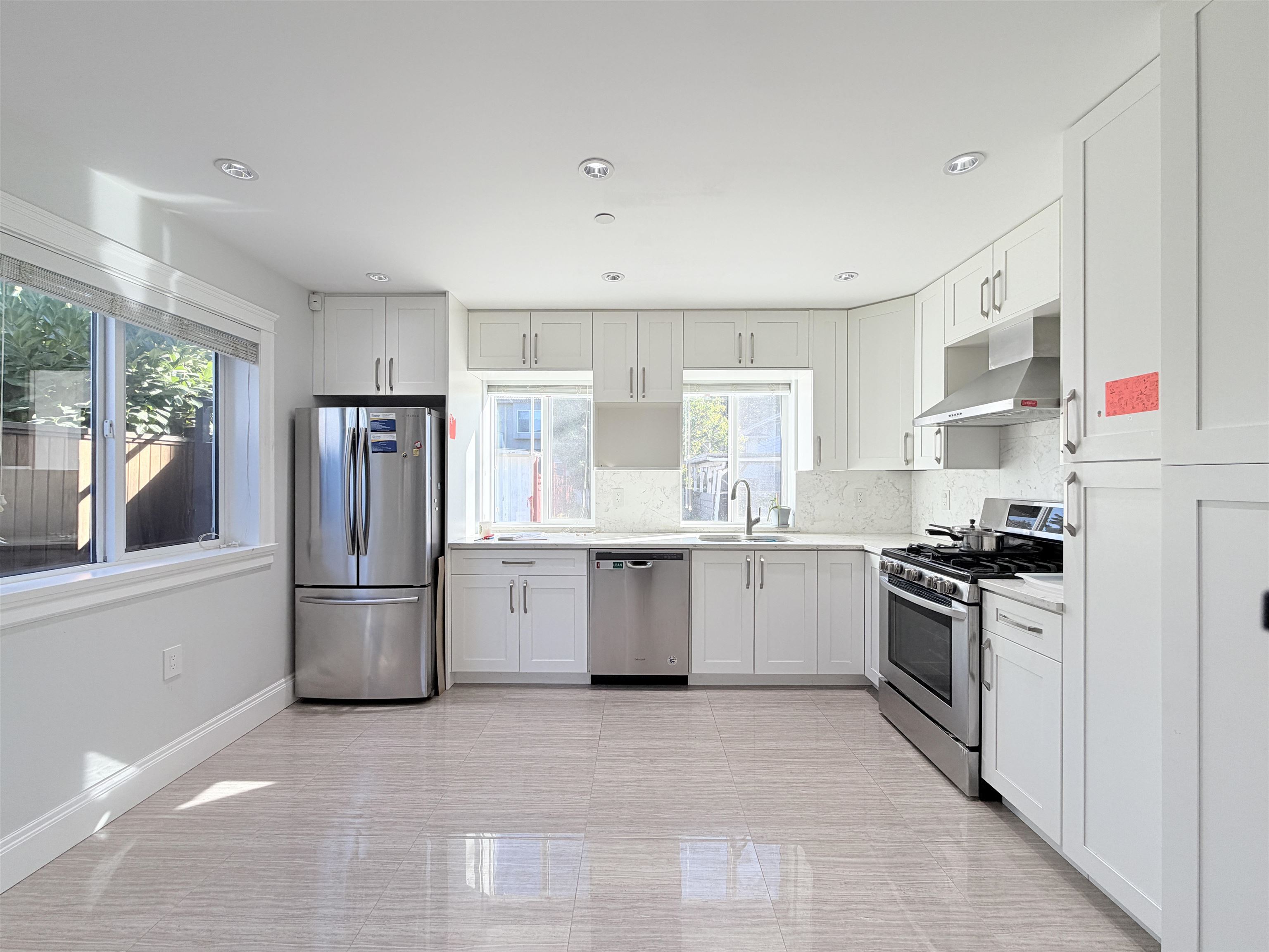 2532 5th Avenue E, Vancouver 2