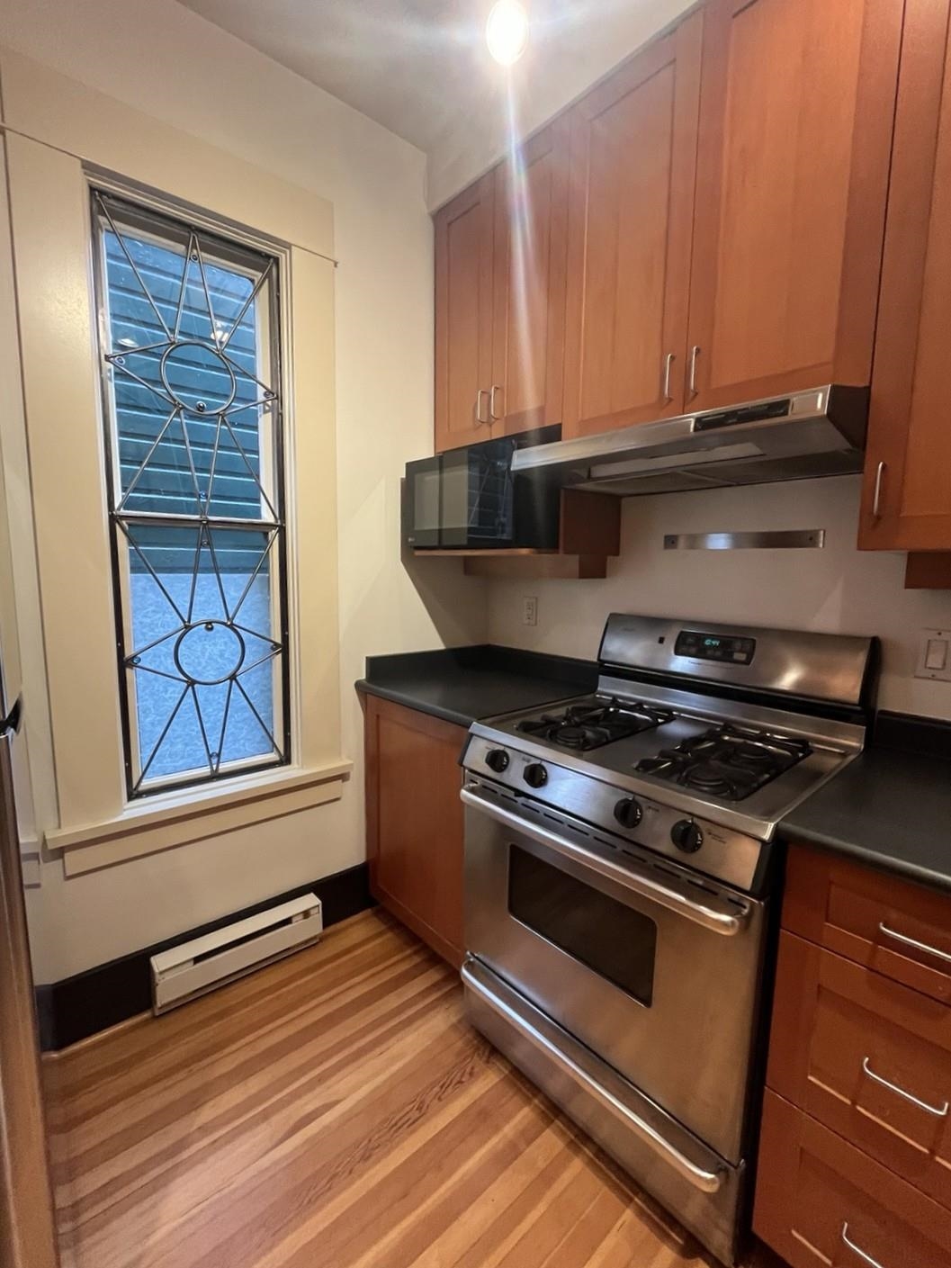 660 Georgia Street E, Vancouver 4