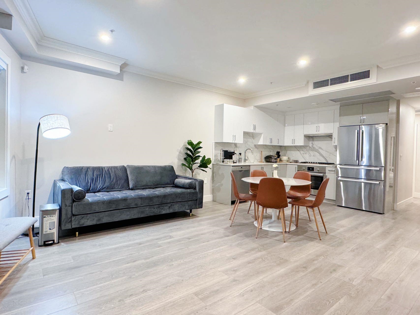 7555 Oak Street, Vancouver 4