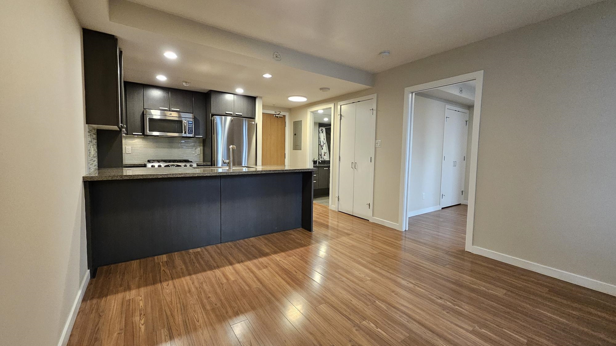 Unit 403 - 2200 Douglas Road, Burnaby 3