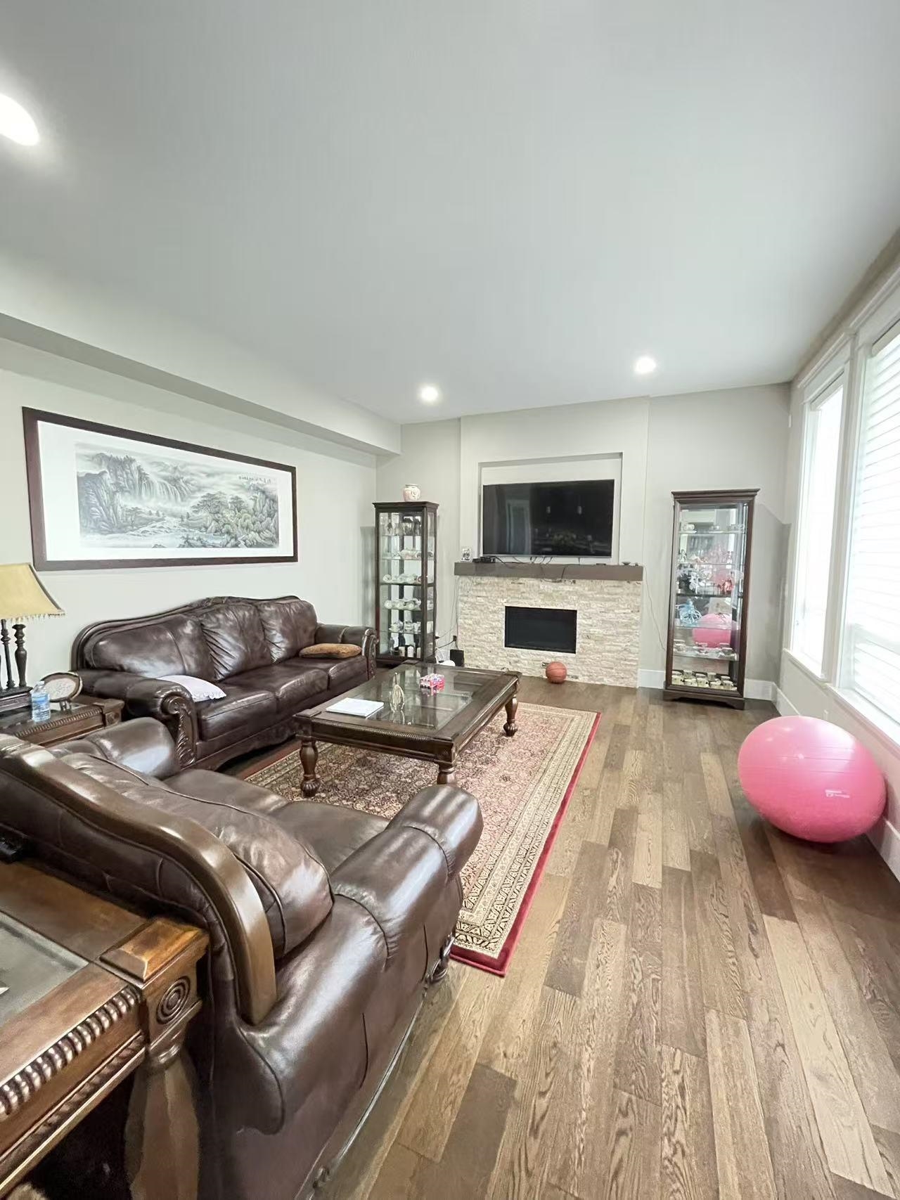 3000 Helc Place, Surrey 5