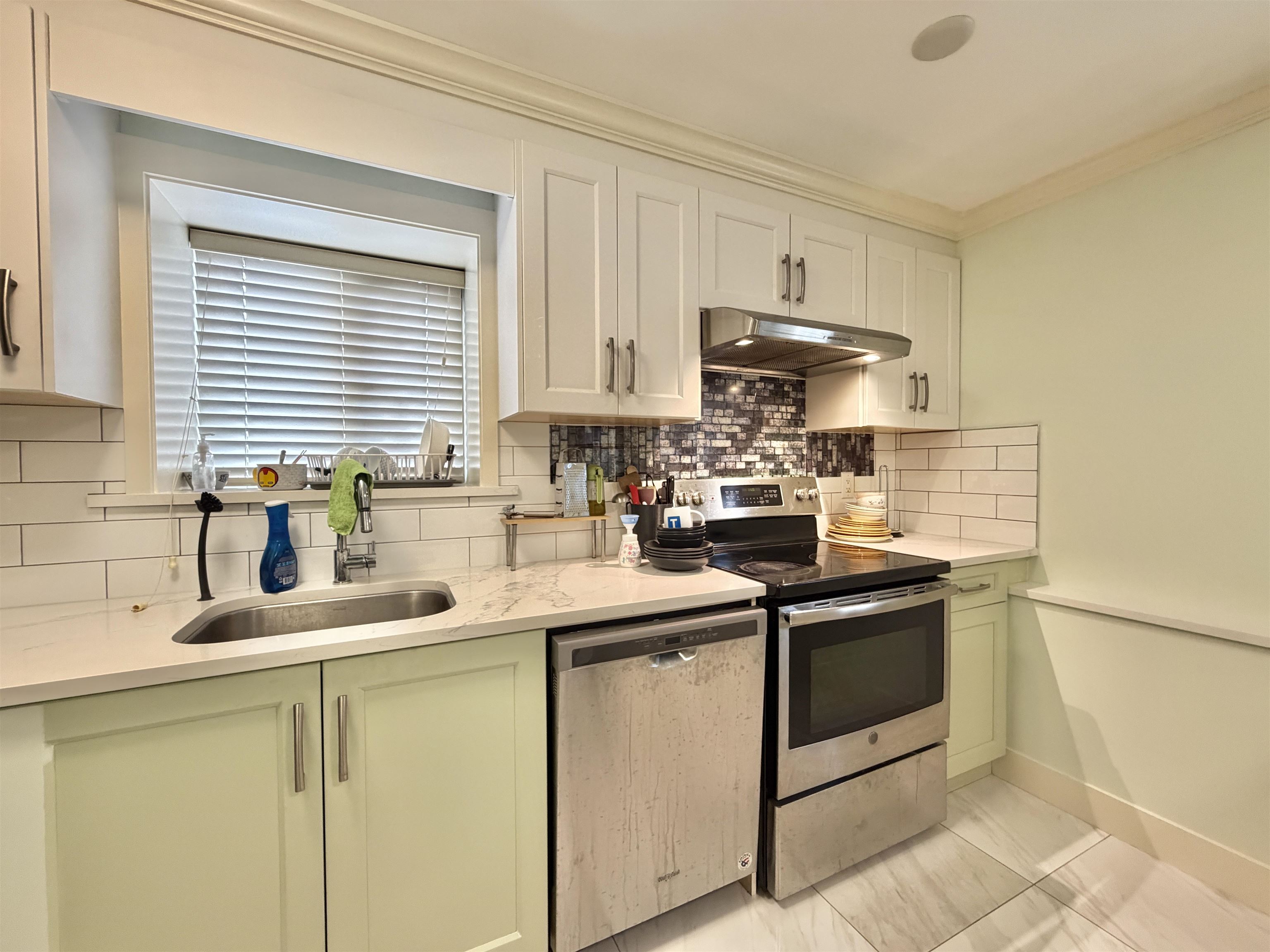 582 57th Avenue E, Vancouver 3