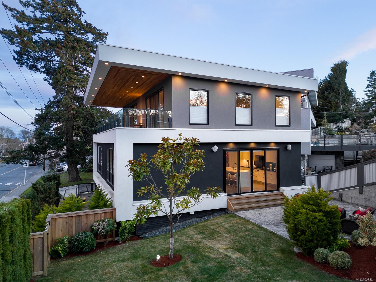 1403 Fairfield Rd, Victoria, British Columbia V8S1E6 Sold History