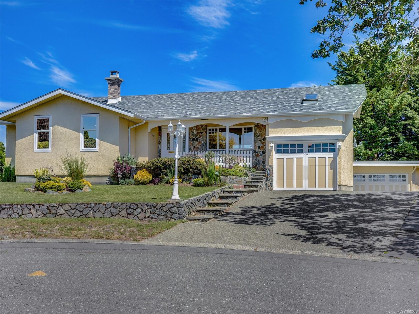 3655 Revelstoke Pl, Saanich, British Columbia V8P3X5 Sold History