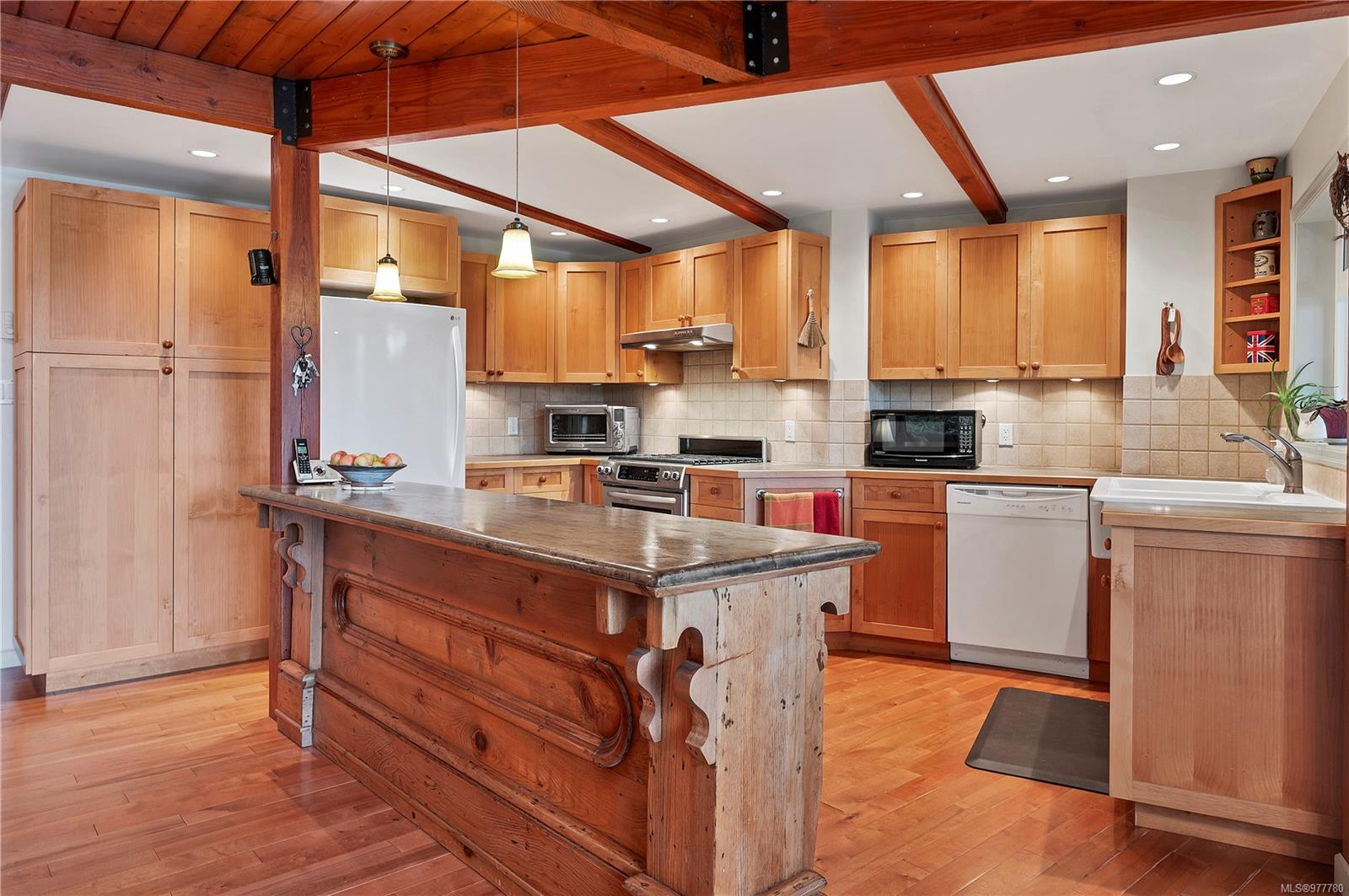 1141 West Rd, Quadra Island, British Columbia V0P1N0 For Sale HouseSigma